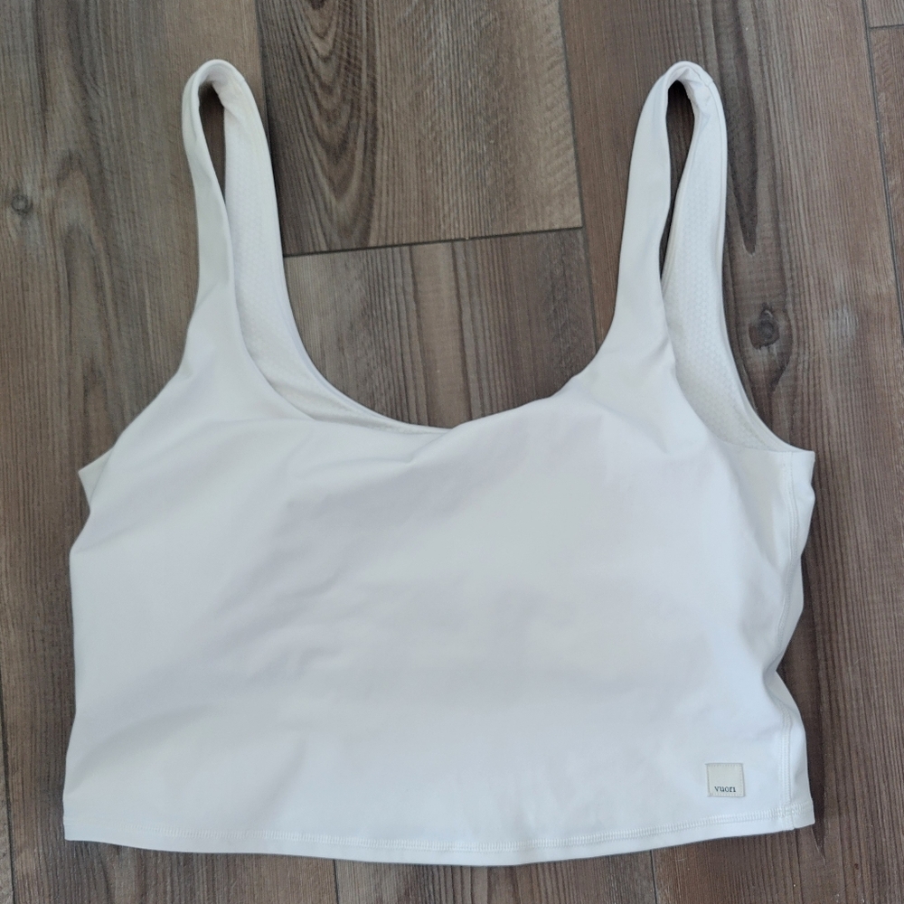 Vuori Womens Daily Crop. Large. White. Excellent Condition.